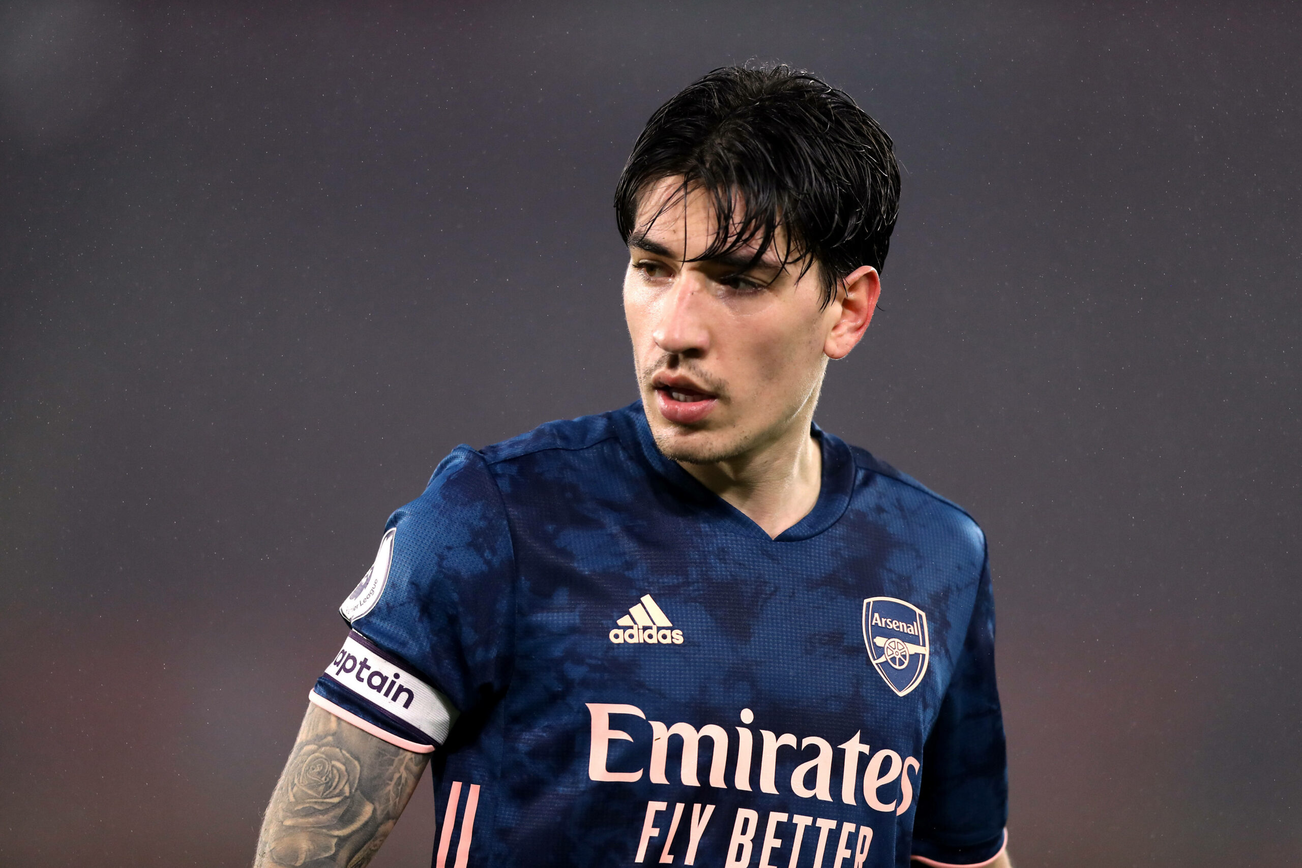 Arsenal defender Hector Bellerin signs new long-term deal at the Emirates -  Mirror Online